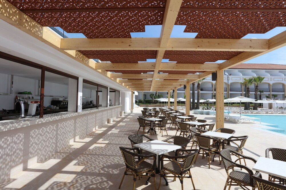 Poolside Bar