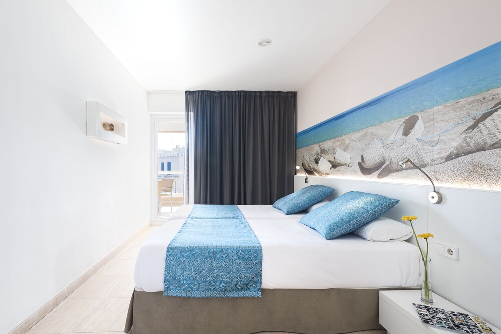Suite, Pool View - Guestroom