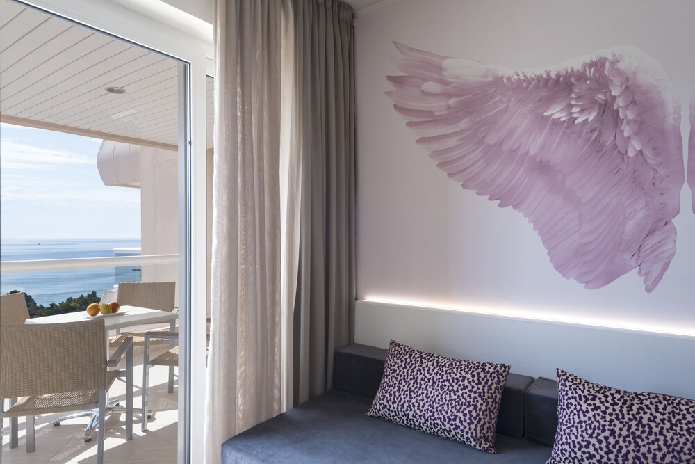 Suite (Sea Side View) - Guestroom
