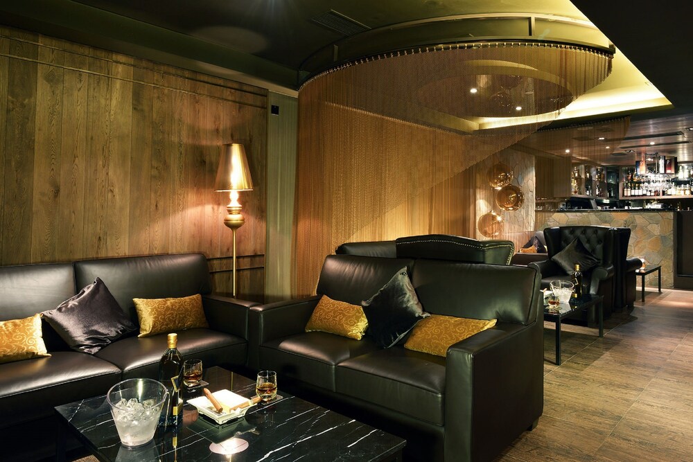 Hotel Lounge
