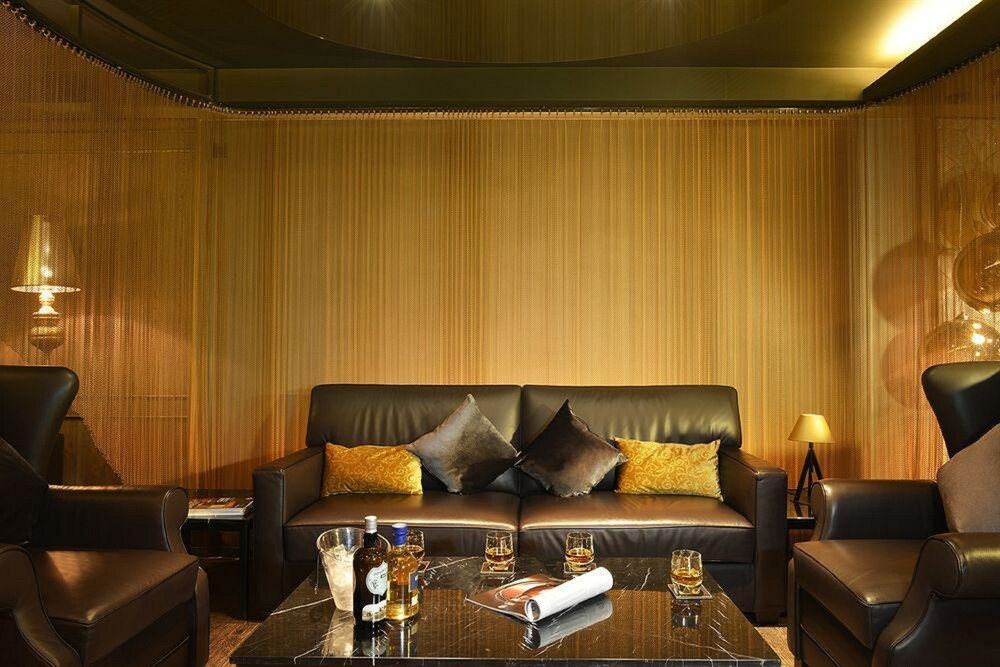 Hotel Lounge