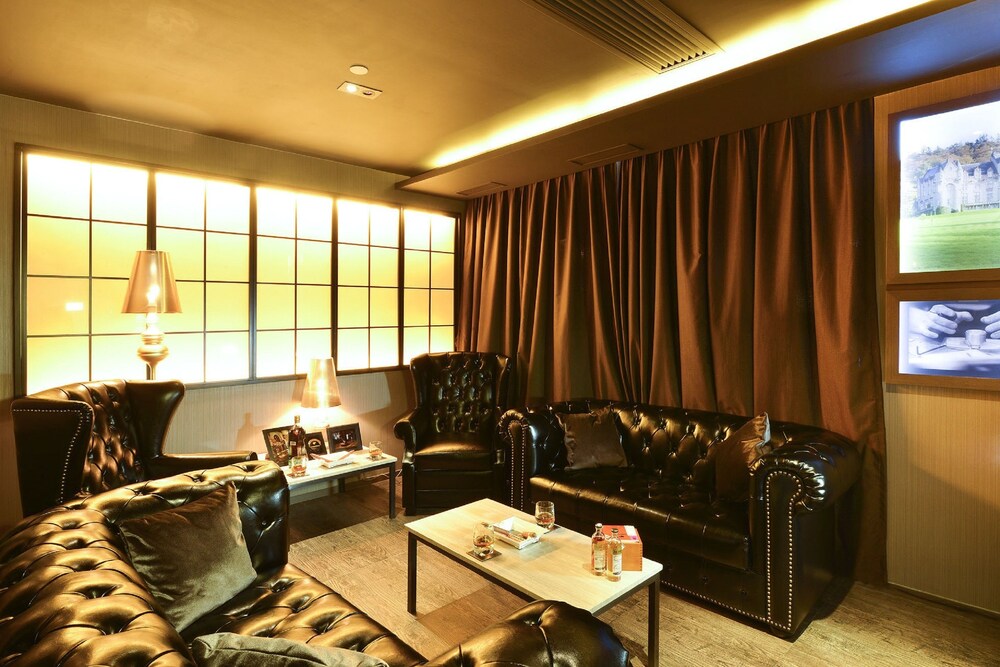 Hotel Lounge