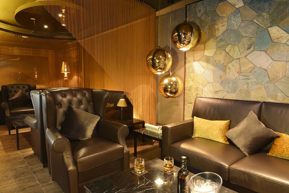 Hotel Lounge