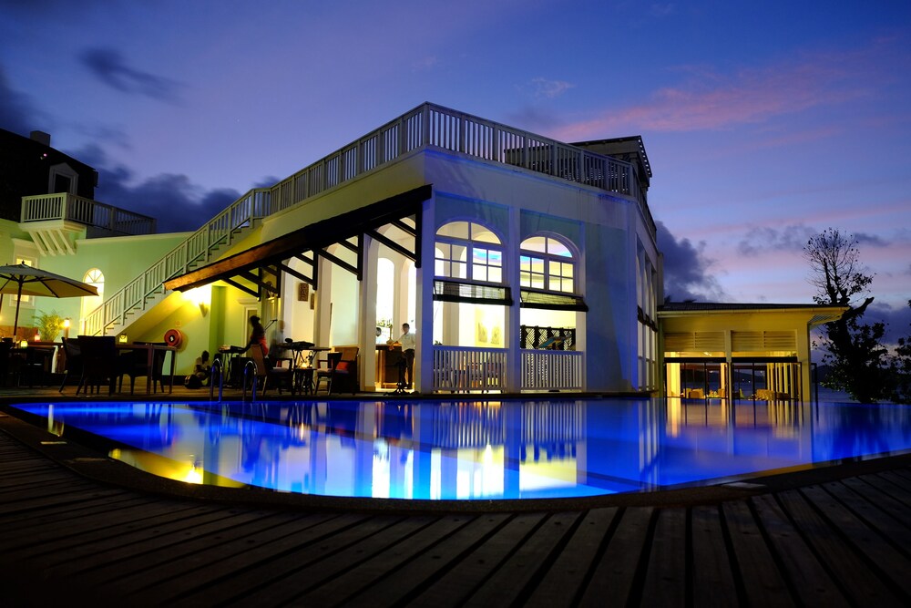 Piscina a sfioro
