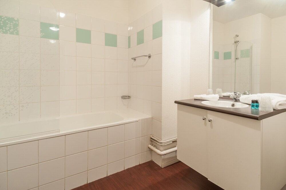 Standard Apartment, Kitchenette - Bathroom