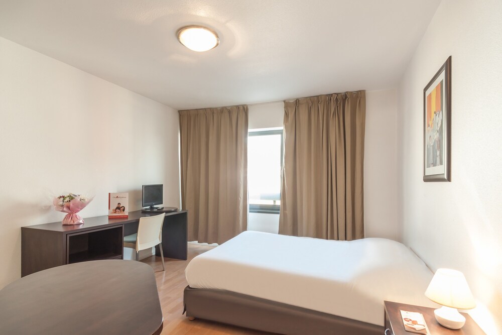 Room, City Residence Ivry