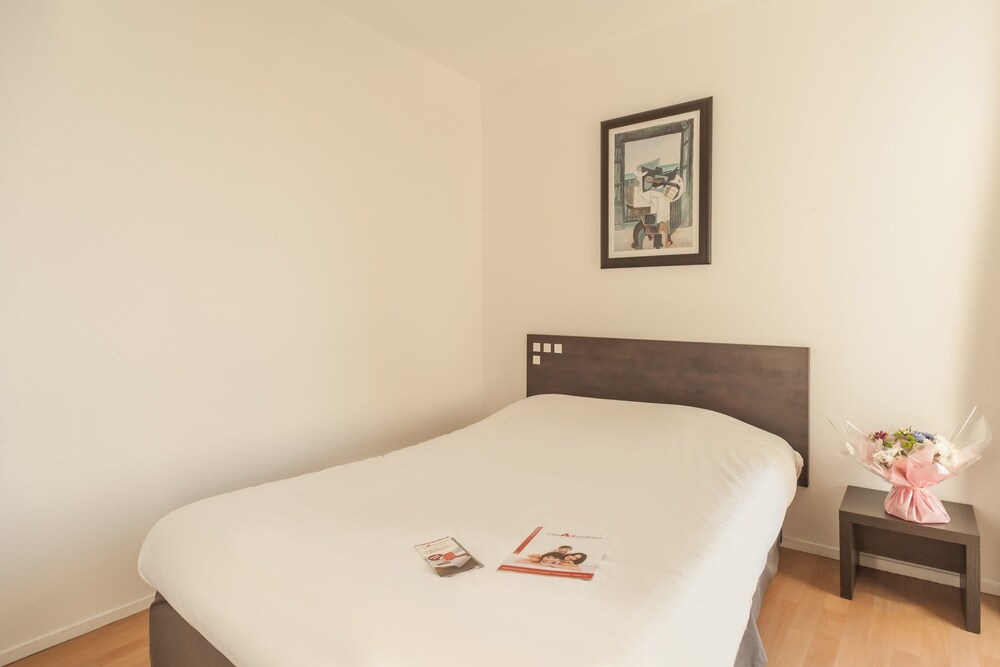 Standard Apartment, Kitchenette - Guestroom