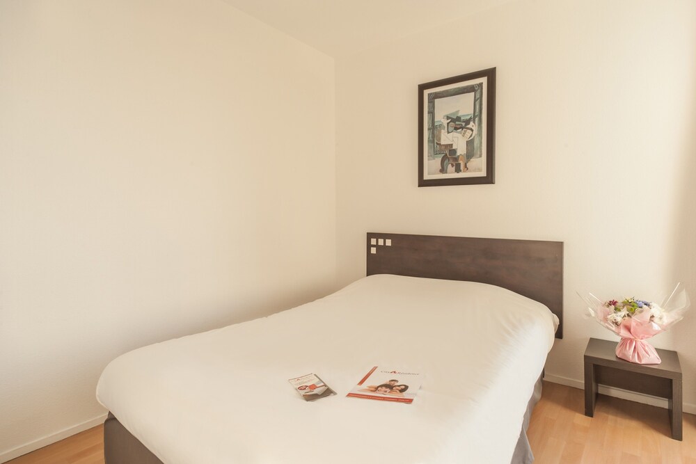 Room, City Residence Ivry