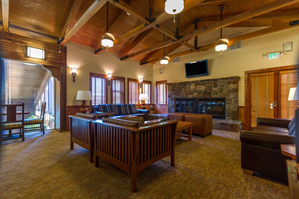 Executive Lounge