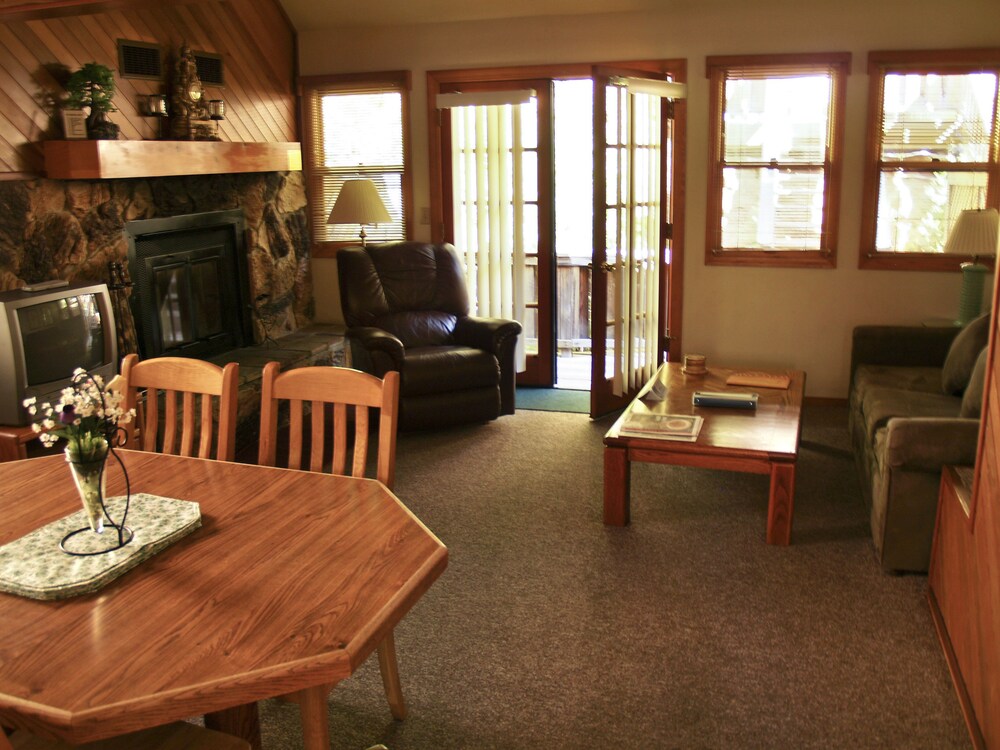 Superior Room, 2 Bedrooms, Non Smoking - In-Room Dining
