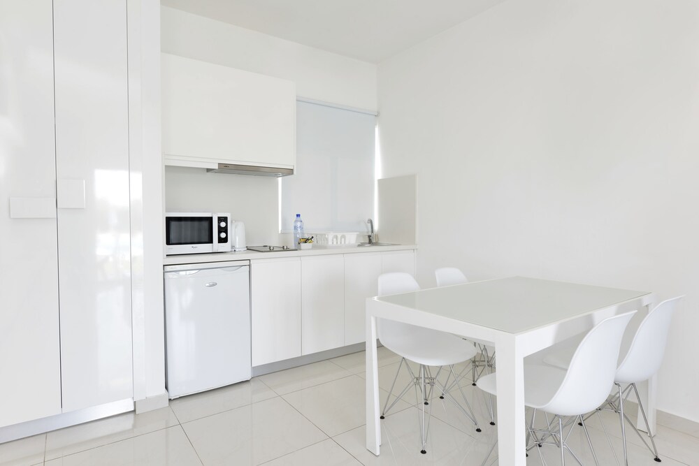 Suite, 1 Bedroom, Pool View - In-Room Kitchenette