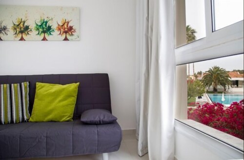 Suite, 1 Bedroom, Pool View - Guestroom View