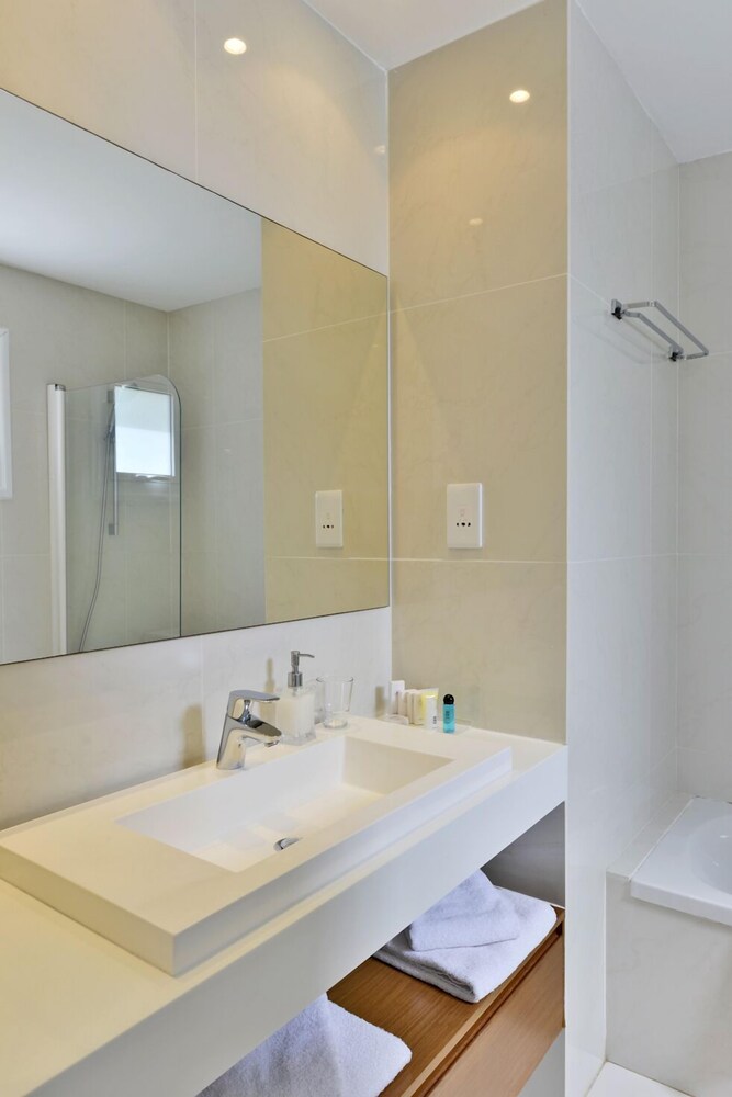 Suite, 1 Bedroom, Pool View - Bathroom
