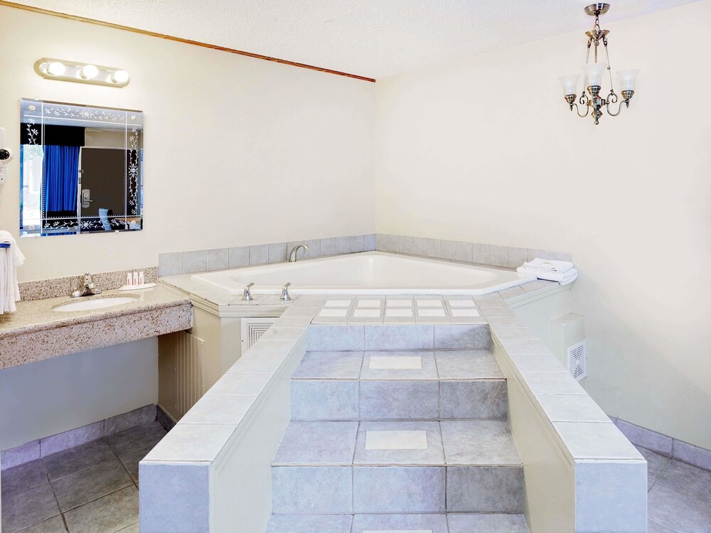 Jetted Tub