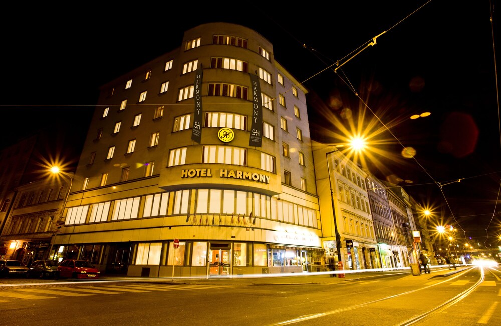 Façade de l'hôtel - Soir/Nuit