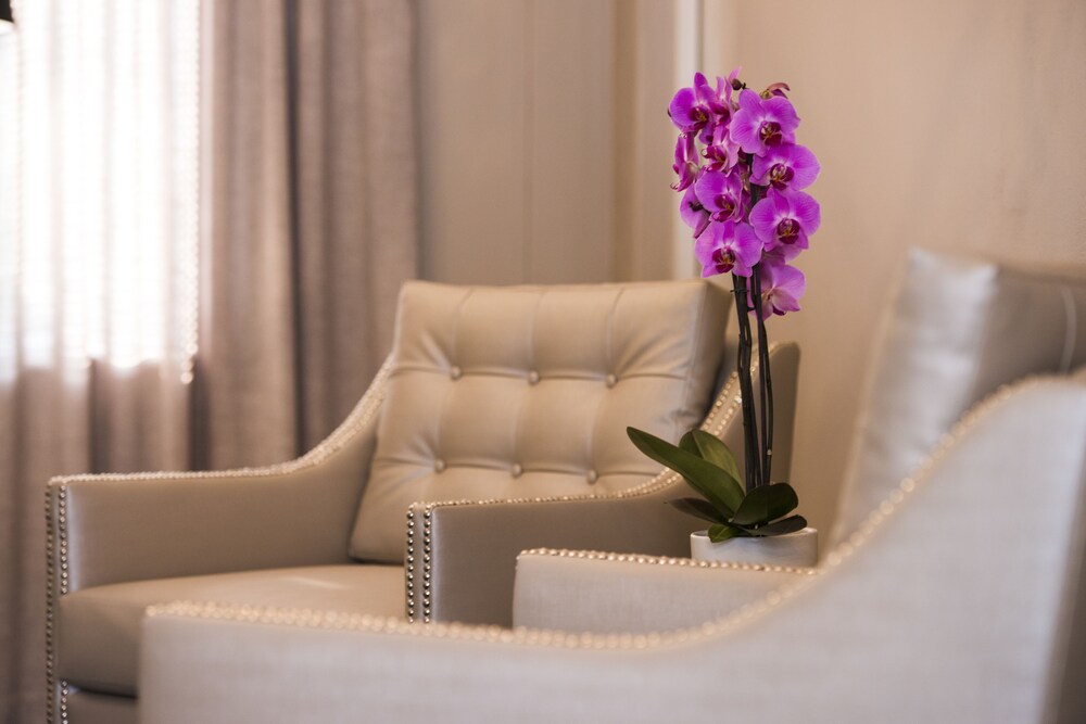 Executive Lounge