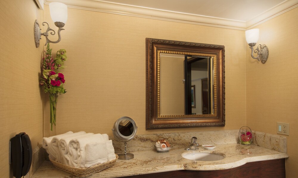 Bathroom, Peppermill Resort Spa Casino