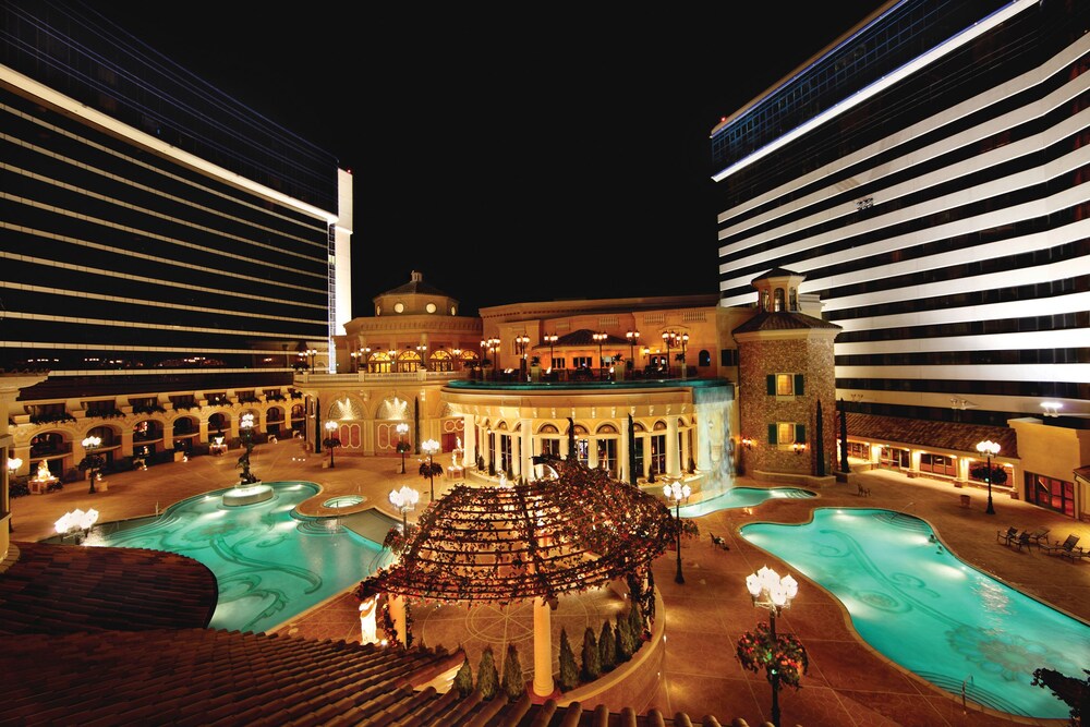 Pool, Peppermill Resort Spa Casino