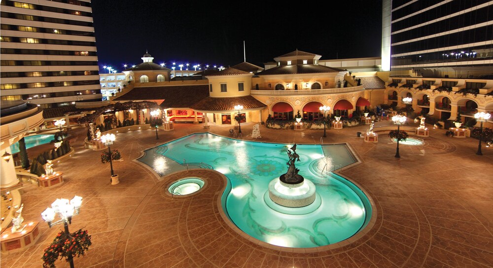 Outdoor pool, Peppermill Resort Spa Casino