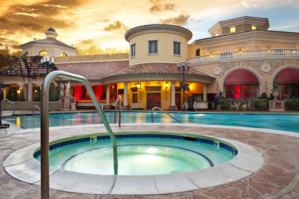 Outdoor spa tub, Peppermill Resort Spa Casino