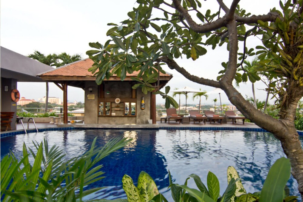 Poolside Bar