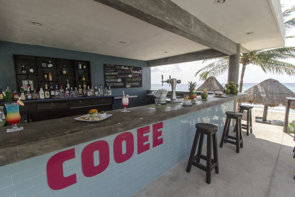 Poolside Bar