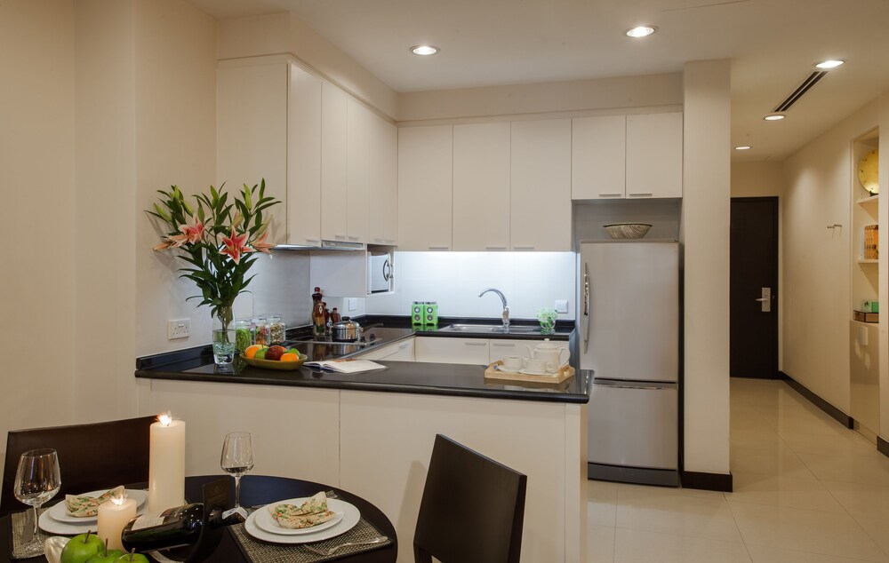 Deluxe Room, 1 King Bed, Kitchenette (Bathtub) - Guestroom