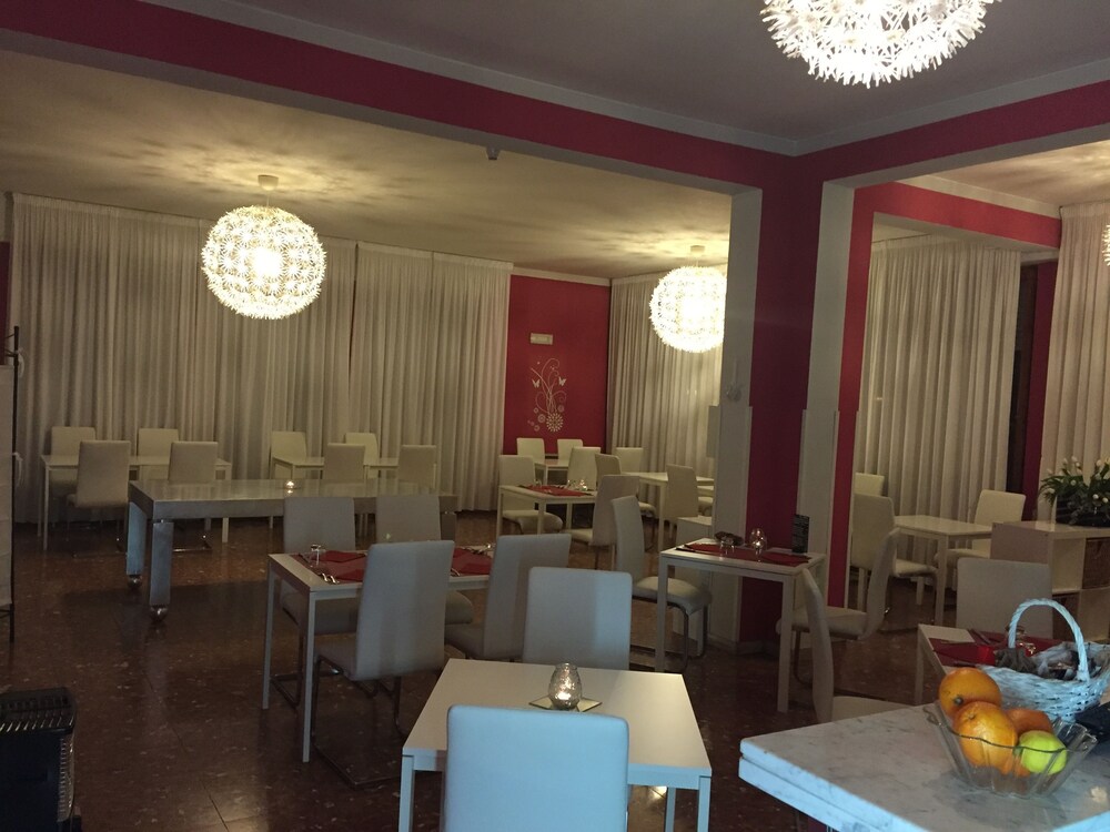 Hotel Lounge