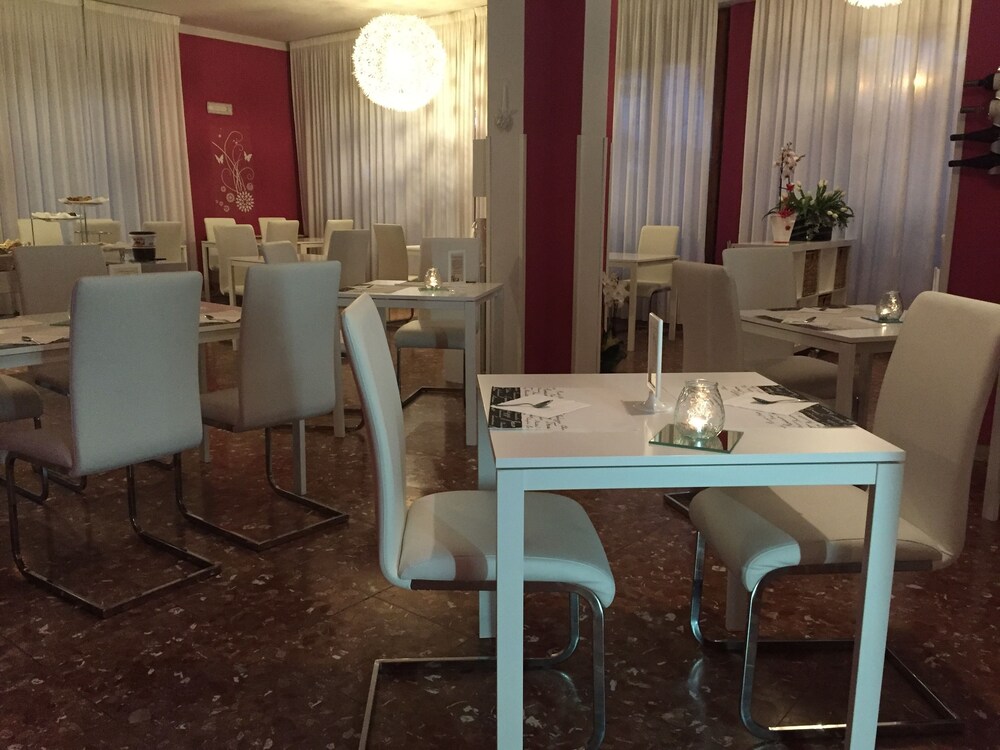 Hotel Lounge