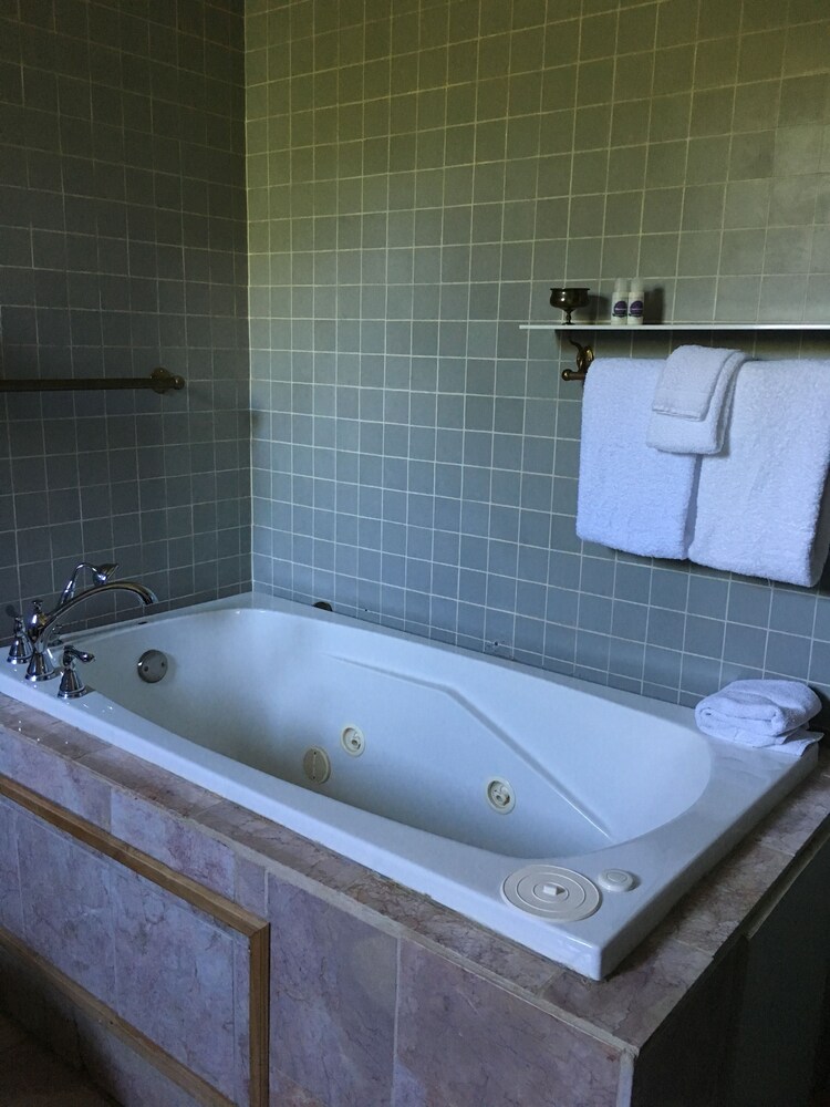 Jetted Tub