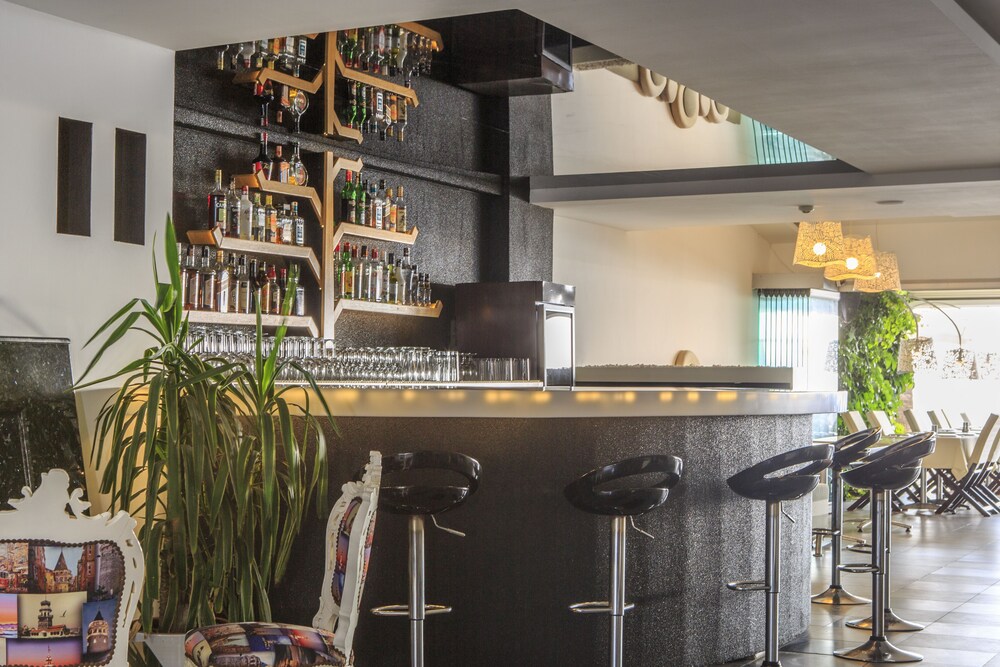 Hotel Bar