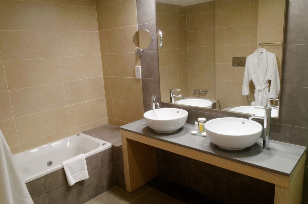 Executive Apartment, 1 Bedroom, Balcony, Sea View (Suite) - Bathroom
