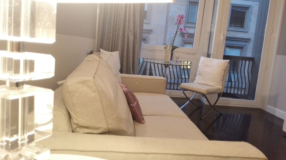 Silver Moon Suite - Guestroom