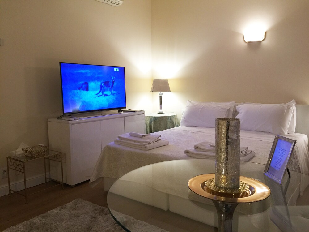 Golden Suite - Guestroom