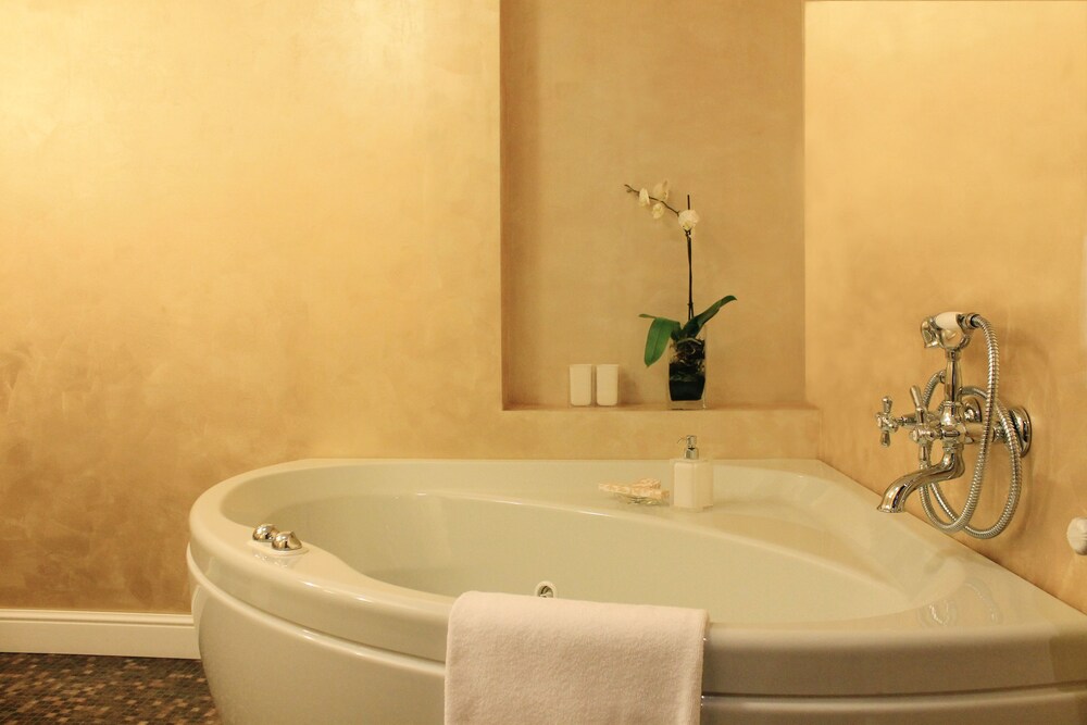 Blue Moon Suite - Bathroom