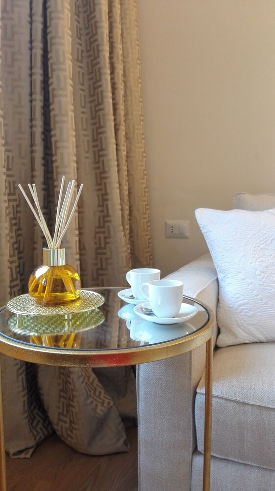 Golden Suite - Guestroom