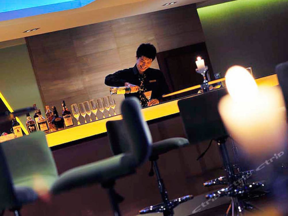 Hotel Bar