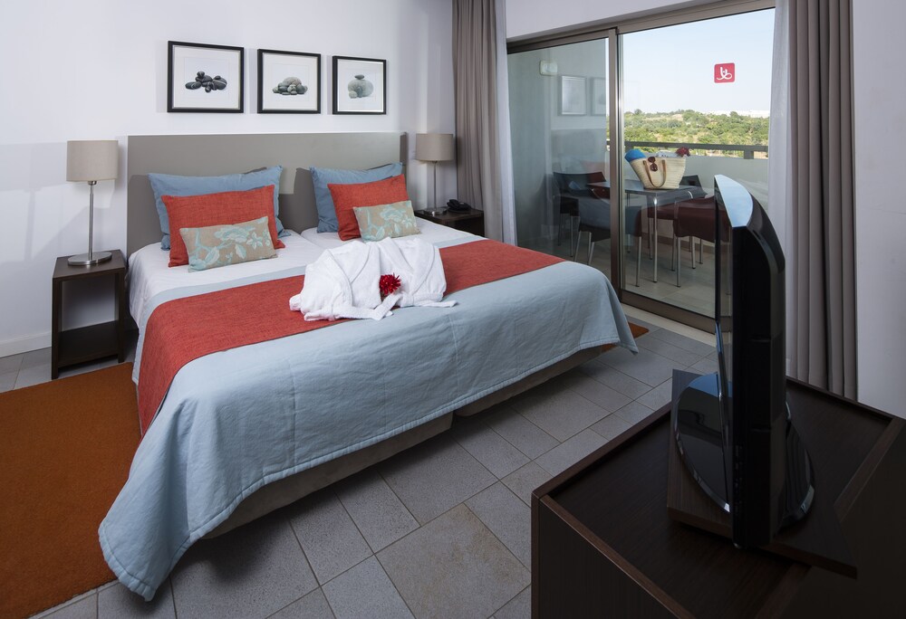 Habitación: Estudio, vistas a la piscina