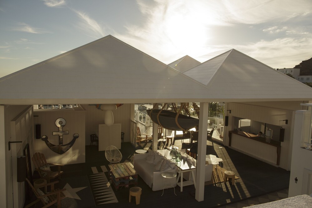 Hotel Lounge