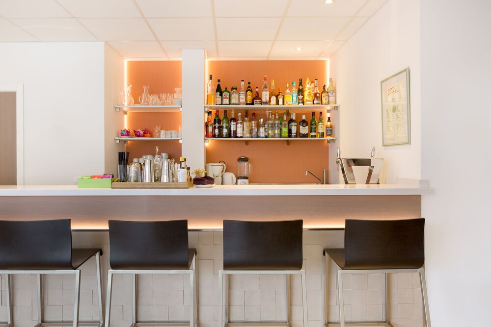 Hotel Bar