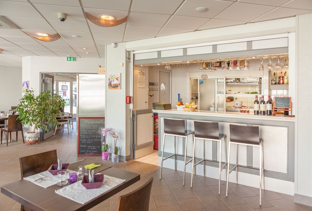 Hotel Bar