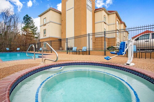 La Quinta Inn & Suites by Wyndham Palestine