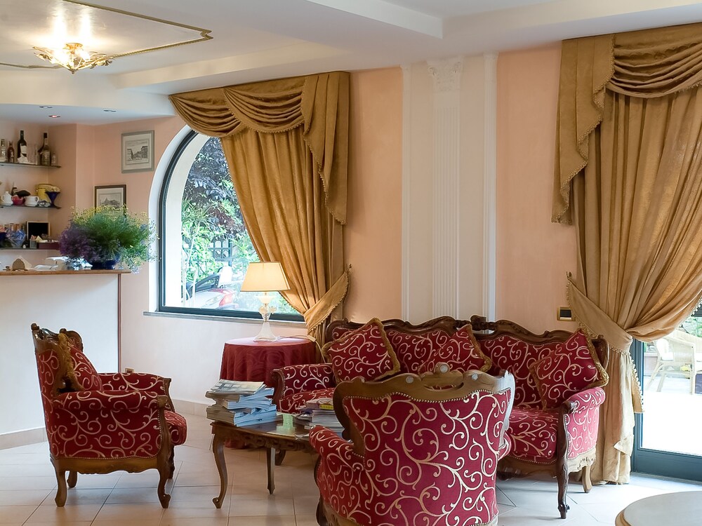 Hotel Lounge