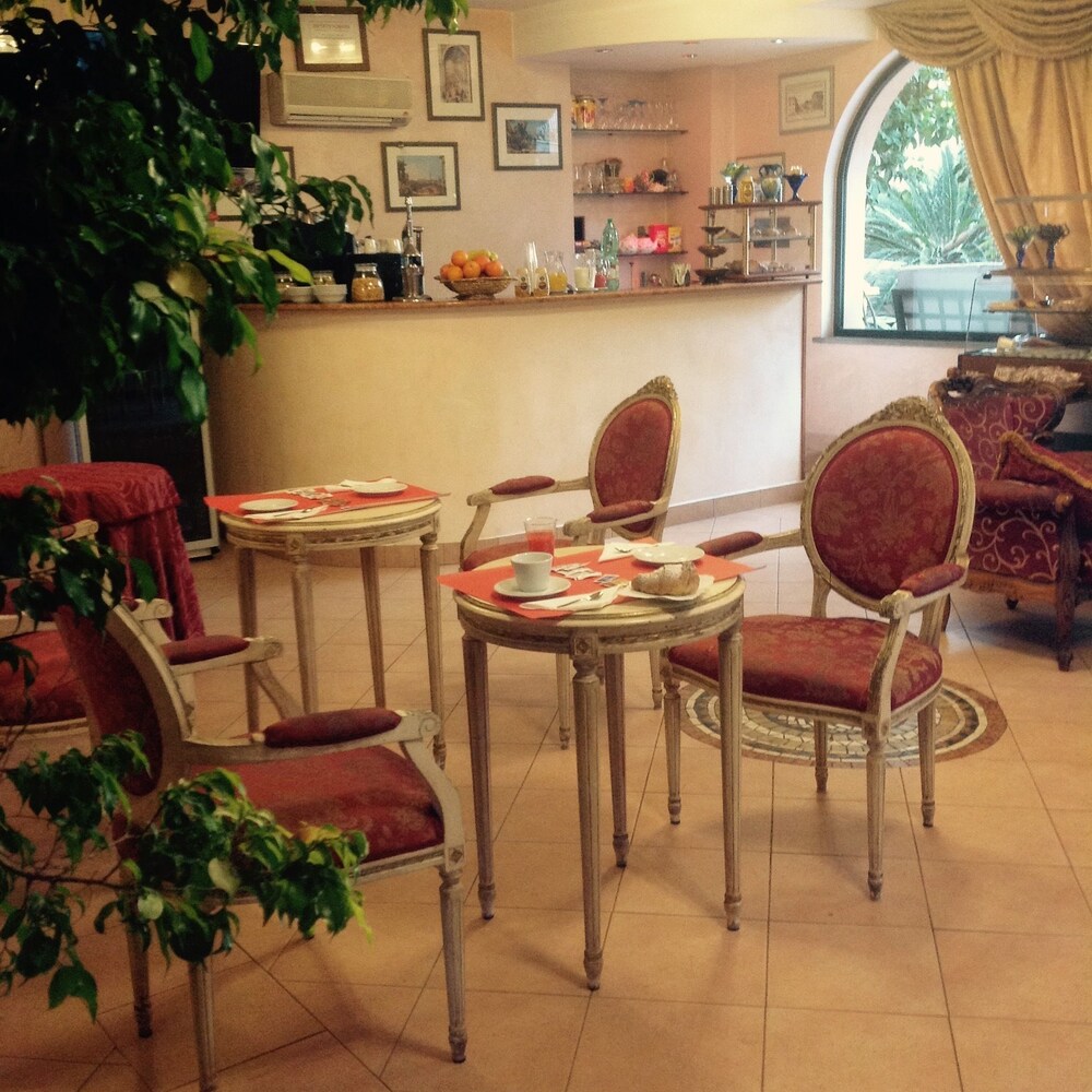Hotel Bar