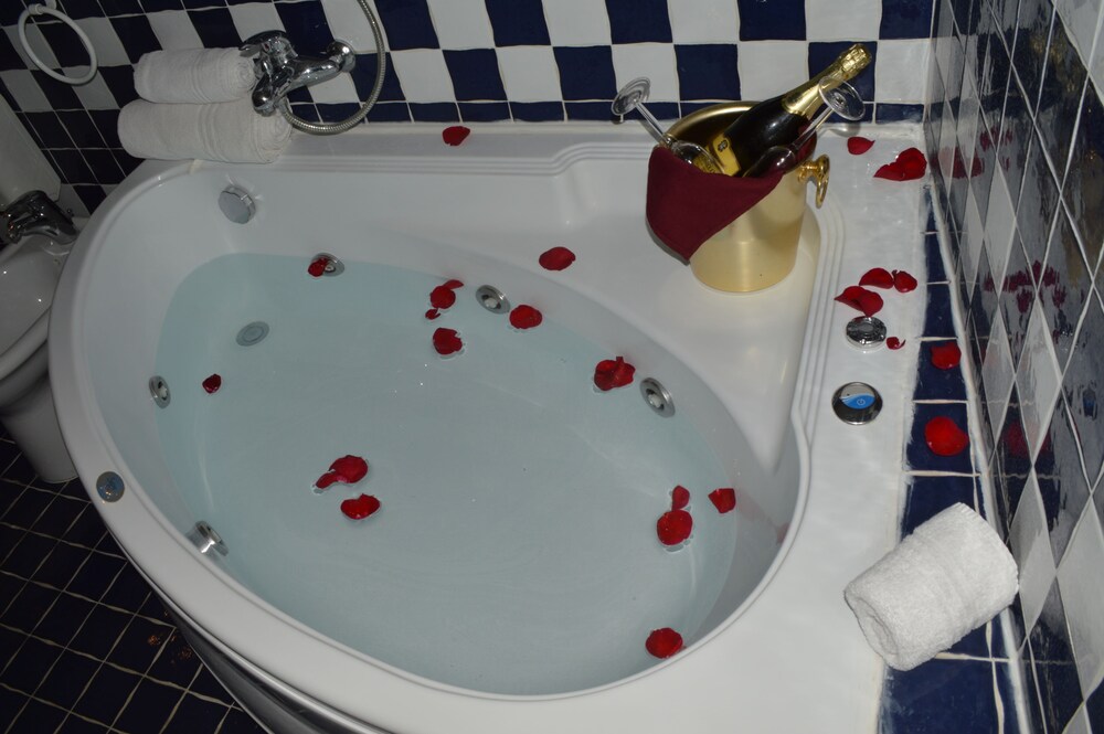Jetted Tub