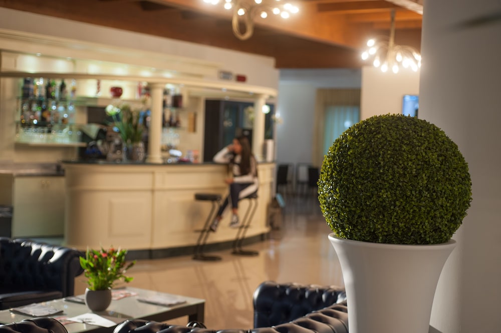 Hotel Bar