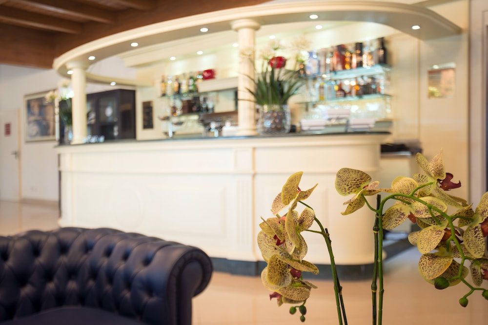 Hotel Bar