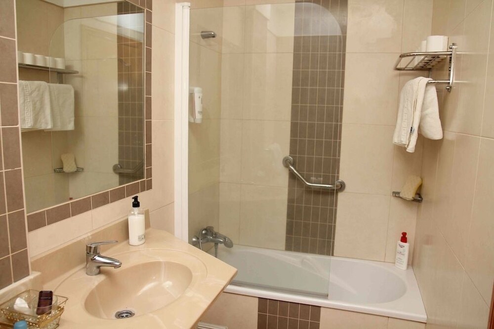 Studio (Single) - Bathroom