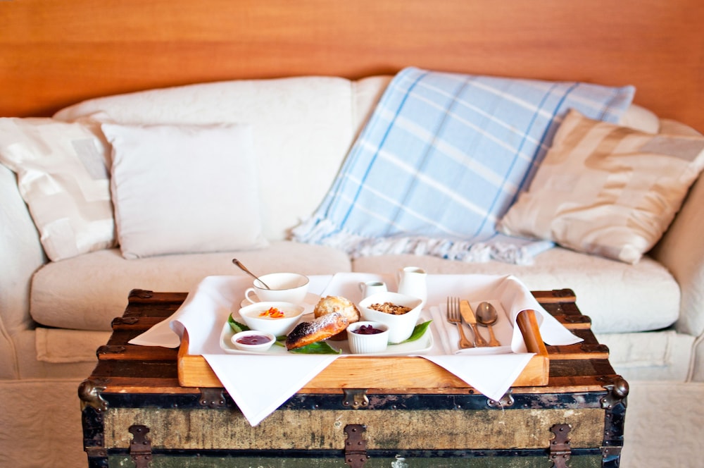 Room Service - Dining