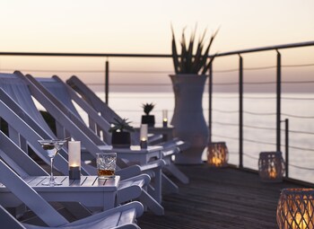 Hotel Lounge